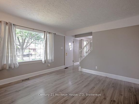 4th image of 68 Wallace Ave S