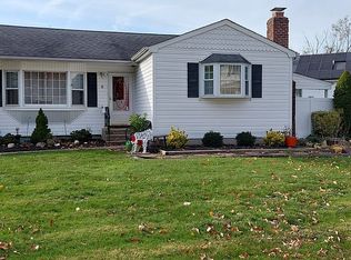 2 Stan Haven Pl, East Northport, NY 11731