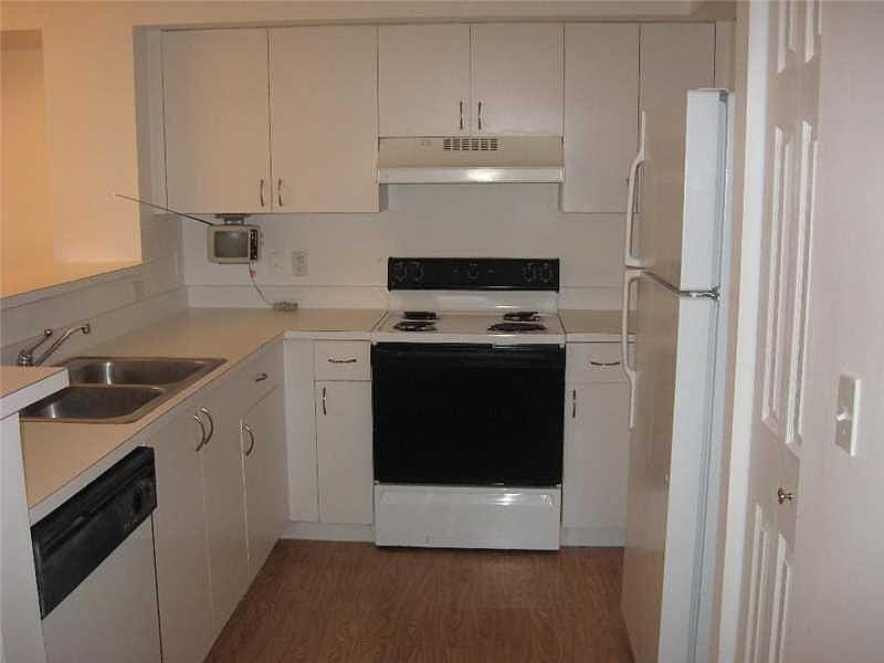 2nd image of 12112 Saint Andrews Pl
