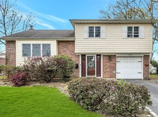 106 Woods Rd, North Babylon, NY 11703