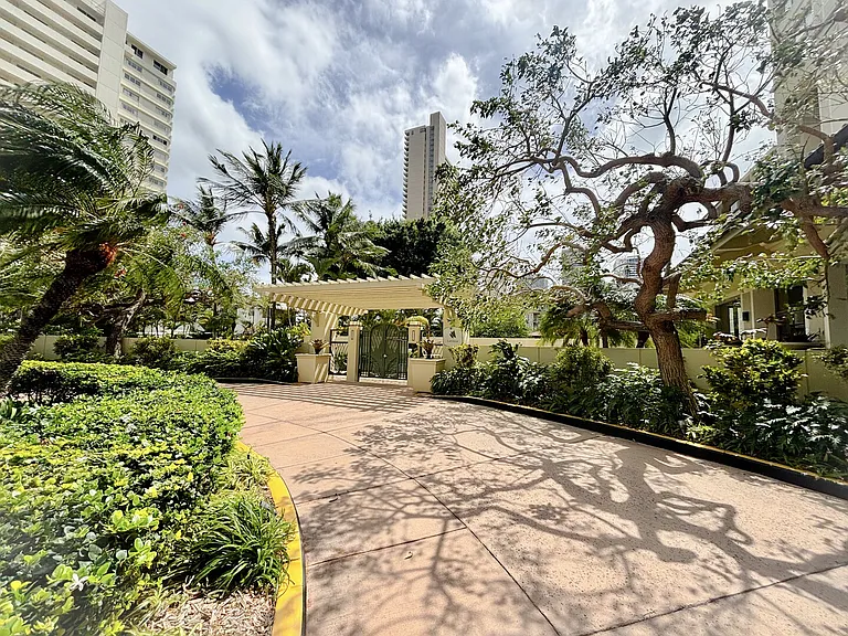 Olohana St — Photo 37