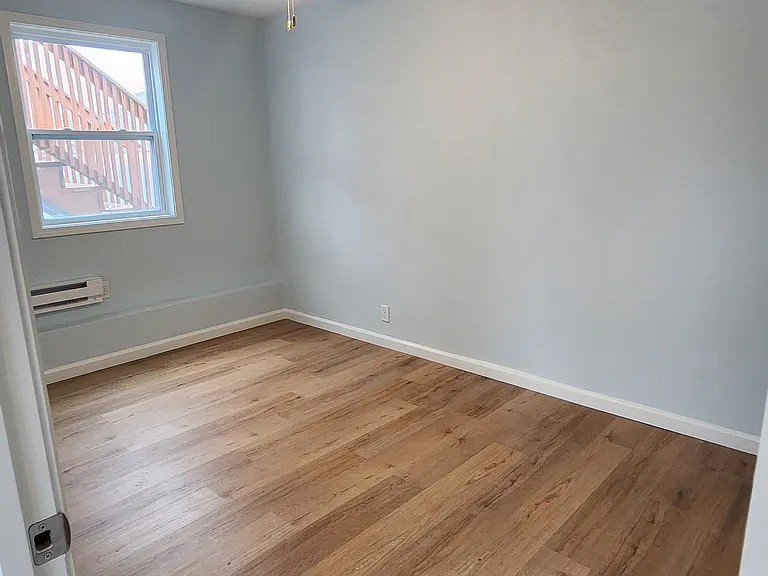 Lakefront Apartments — Photo 33