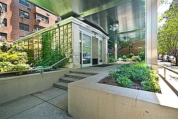 Sold by R New York | media 11