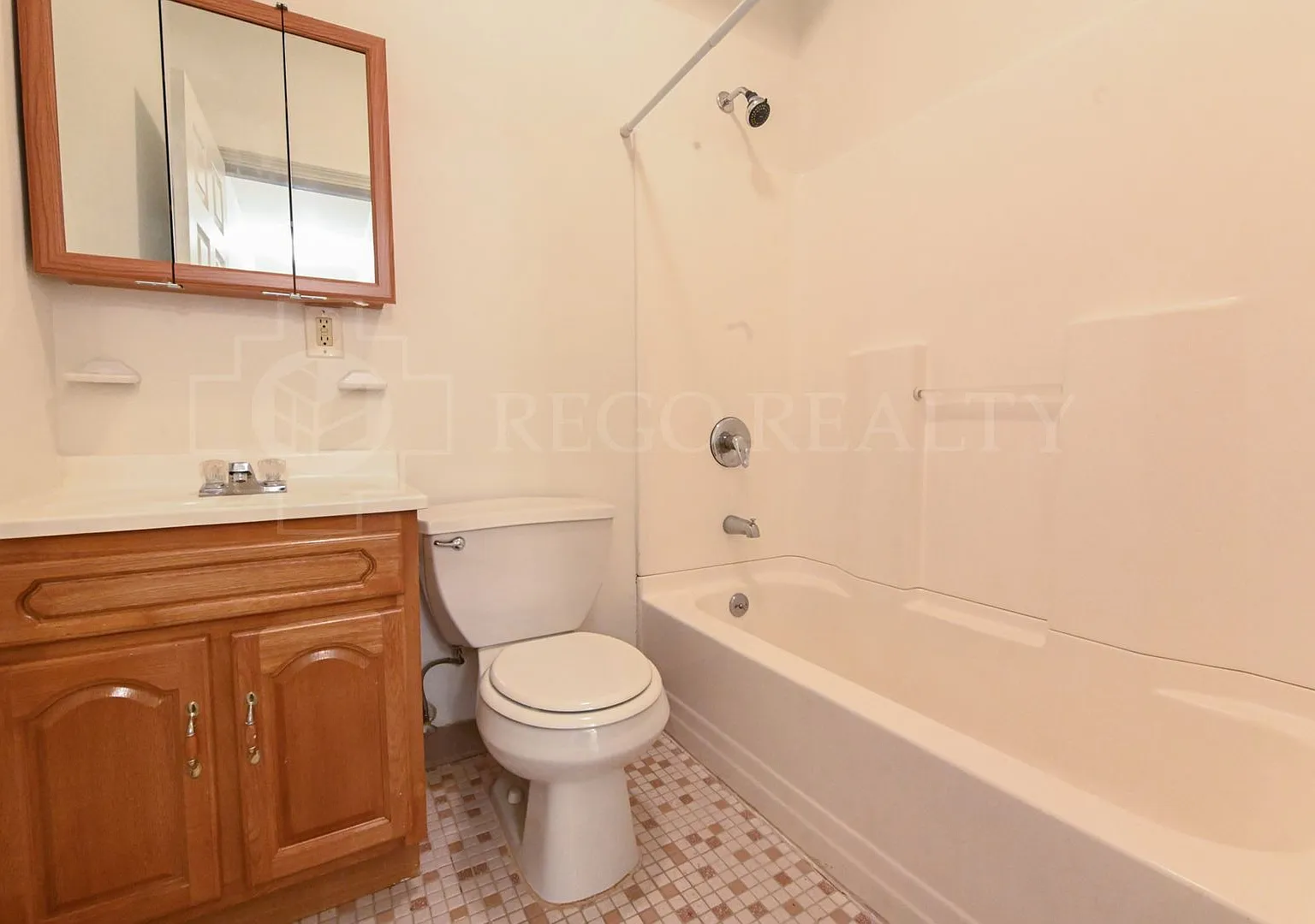 698-700 Broad St / Jess Properties, LLC — Photo 2