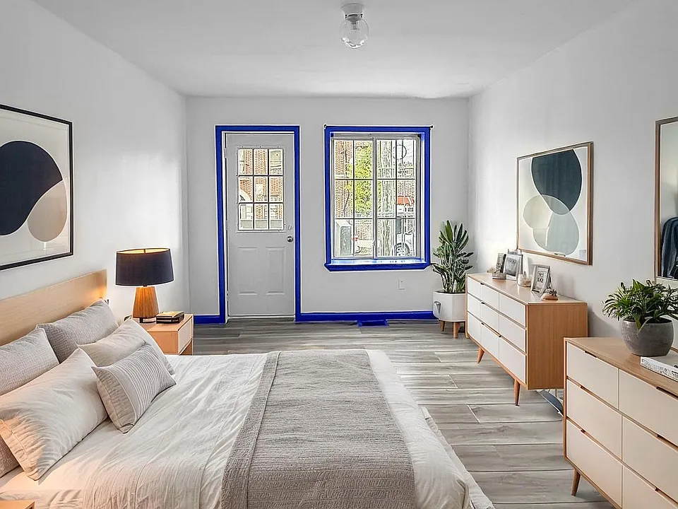 2ND BEDROOM / WITH BALCONY (STAGED)