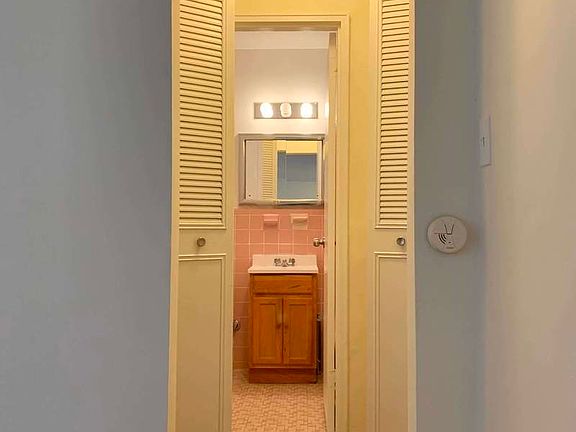 5th image of 720 E 31st St APT 2-J