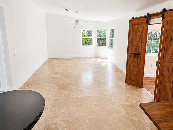 4th image of 722 Wentworth Street