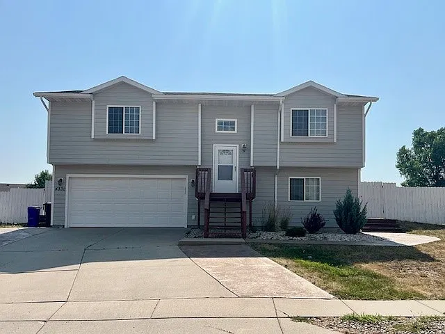 3 bed, 1688 sqft, $2,345 — Photo 1