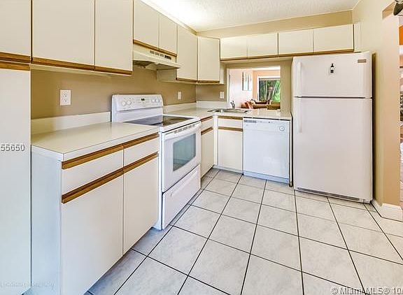 3rd image of 3773 Carambola Cir N