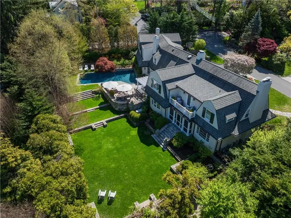11 Beechwood Road, Bronxville, NY 10708