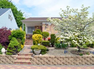 12815 237th St, Rosedale, NY 11422