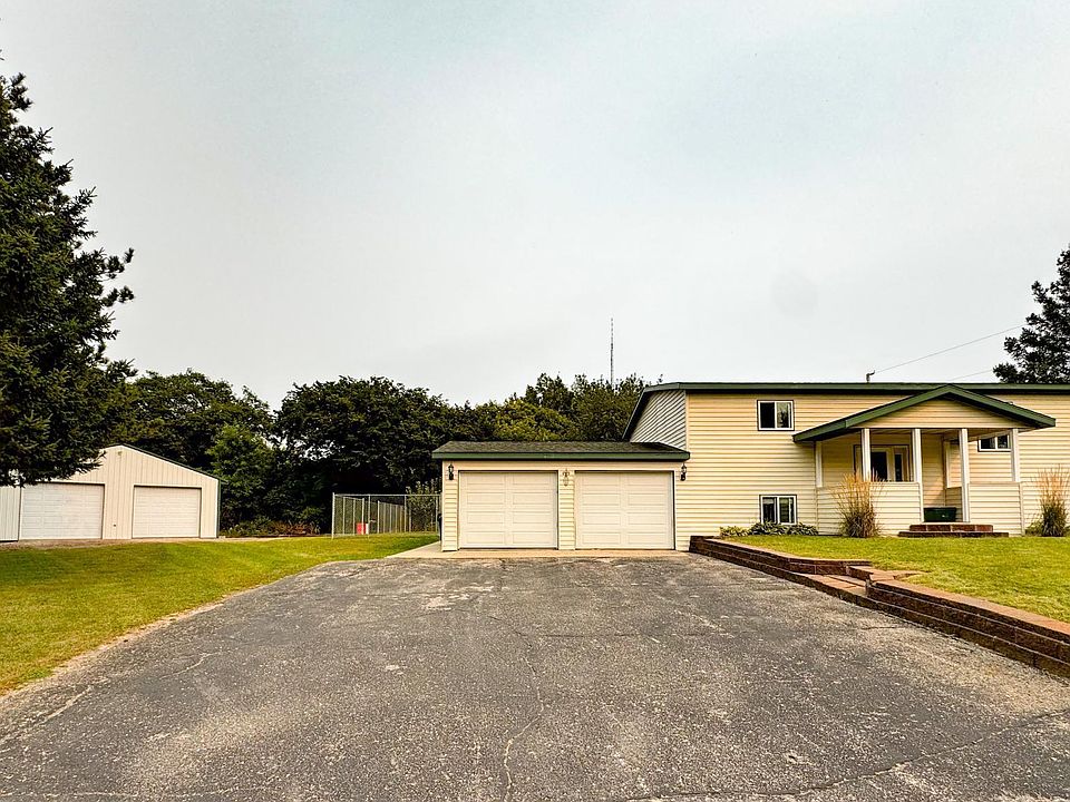 1st image of 204 6th Ave E