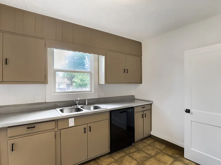 8001 E 16th Ave — Photo 6