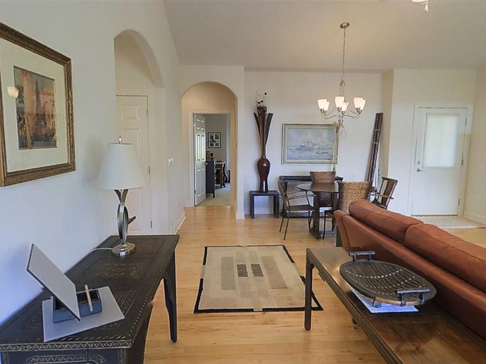 1st image of 122 W Summerset Ct