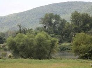 82 Penn York Rd, Starlight, PA 18461