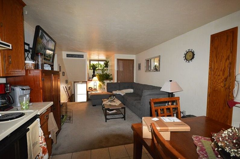 2nd image of 1665 Victoria Court