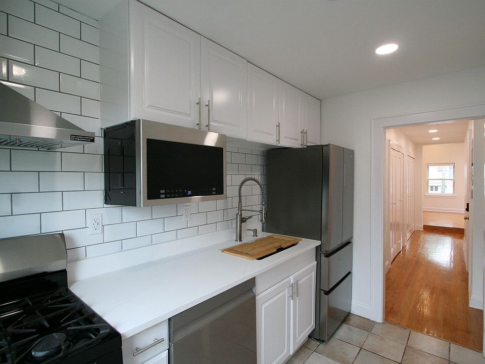 1st image of 142 Sussex St APT 4