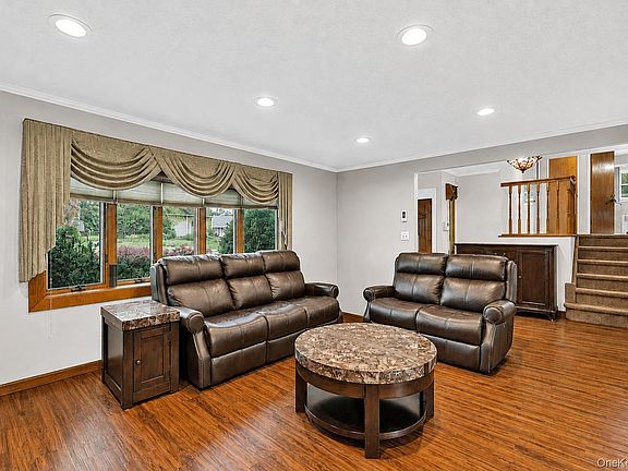 5th image of 5 Cranberry Lane