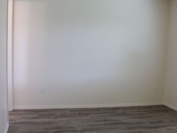 5th image of 624 SE 32nd Ct