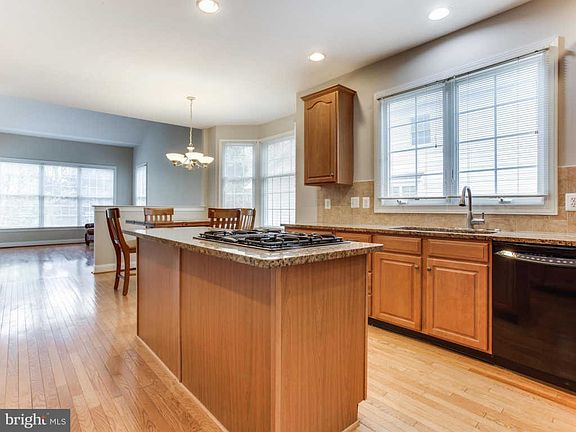 4th image of 15280 Golf View Dr