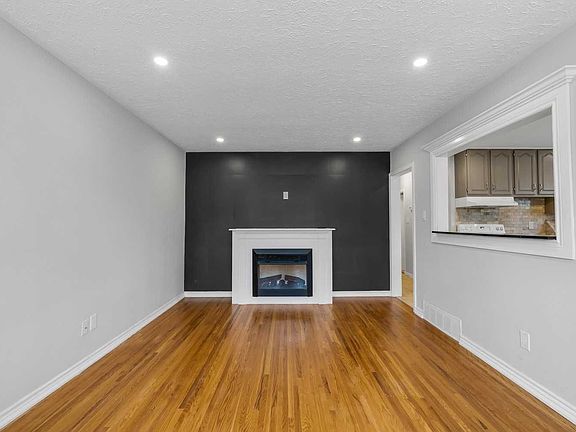 3rd image of 784 Olive Ave