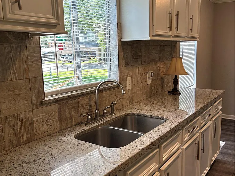 410 Shirlington Rd — Photo 8