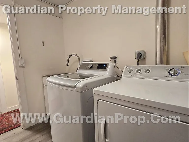 1445 Cherry Pl — Photo 17