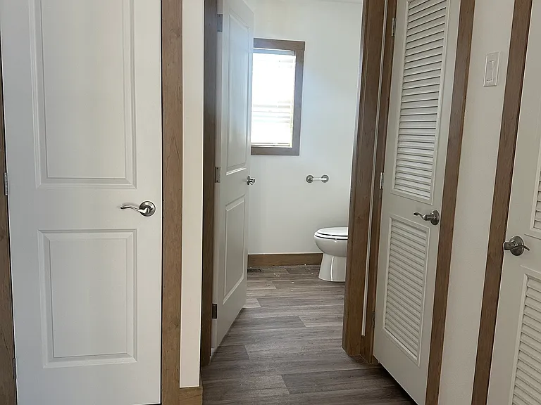203 E 37th Pl — Photo 8