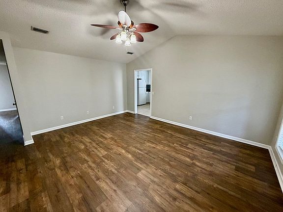 5th image of 142 Tree Crest Rd