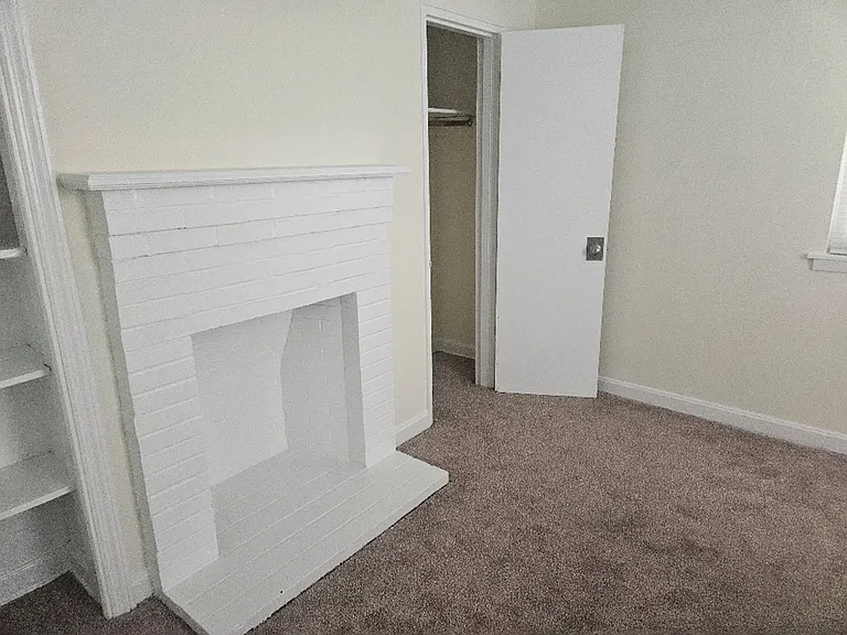 913 Old Edgefield Rd — Photo 2