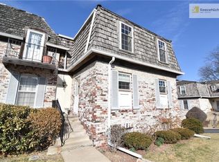 5722 Metcalf Ct, Overland Park, KS 66202