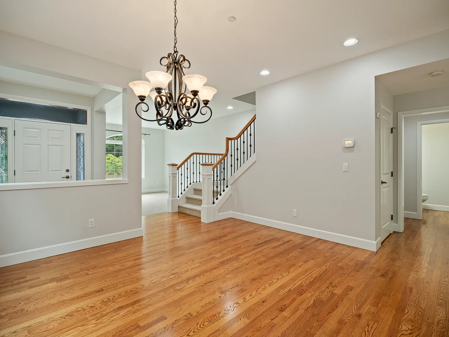 4 bed, 2.5 bath, 2630 sqft, $4,550 — Photo 4