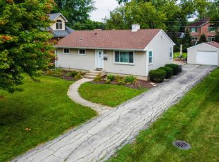 132 Oakwood Ave, Des Plaines, IL 60016