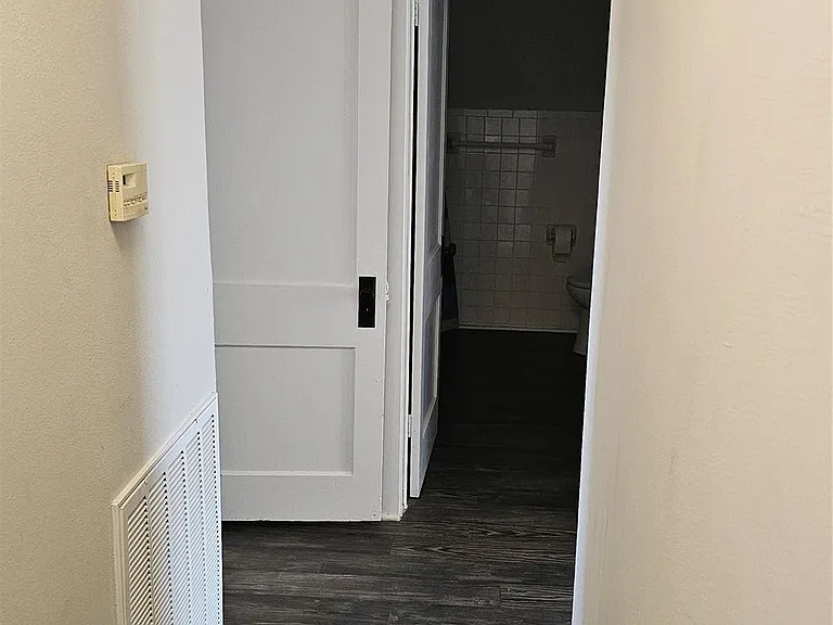 5081 FM 973 — Photo 17