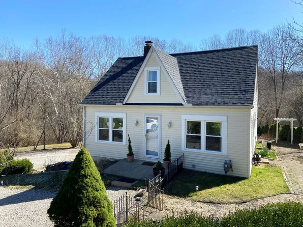 8 Nottingham Dr, Athens, OH 45701