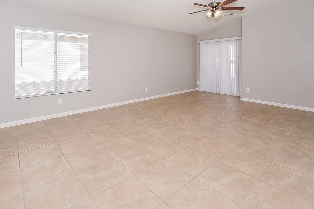 4 bed, 2.0 bath, 1606 sqft, $2,210 — Photo 3