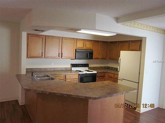 3rd image of 155 Stratford Ct