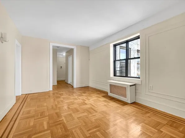 402 Bayridge Parkway image 4 of 11