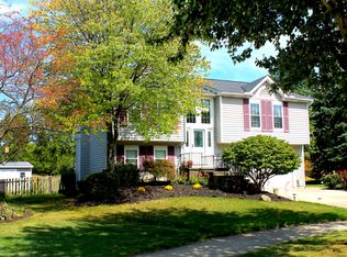 9788 Grist Mill Run, Olmsted Falls, OH 44138