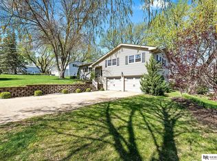 4608 N View Dr, Omaha, NE 68134