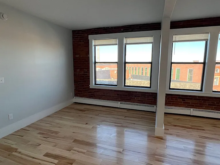 105 Main St — Photo 6