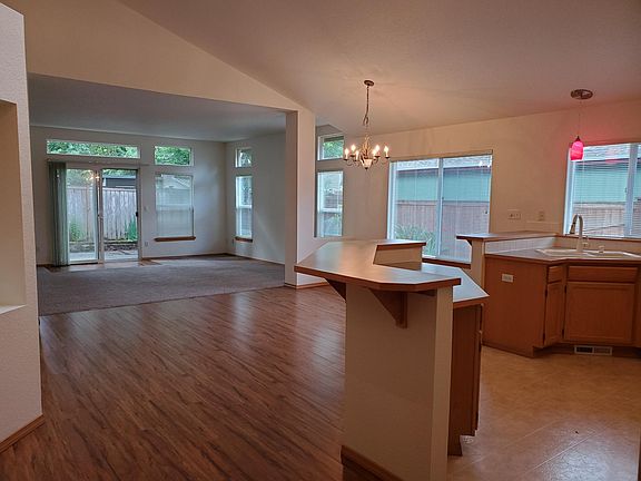 4th image of 5549 37th Ave SE