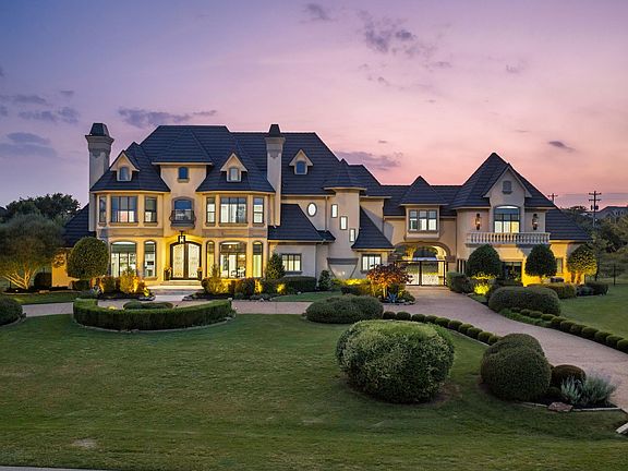 3rd image of 1091 Broadmoor Ln