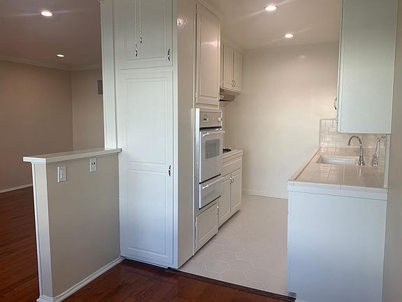 4th image of 2714 W Clark Ave #2-H