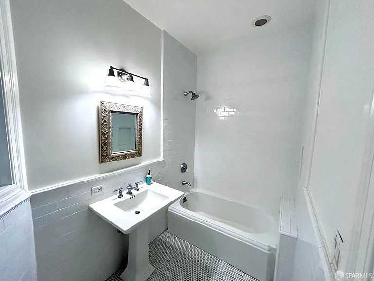 816 Stanyan St — Photo 16