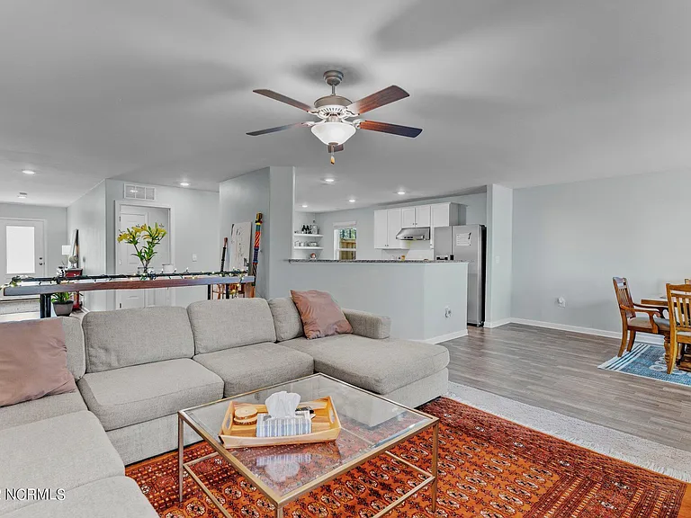 680 Aurora Pl — Photo 11