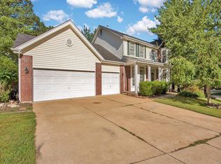 1352 Richland Meadows Dr, Ballwin, MO 63021