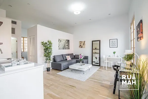 Sold by Rumah Realty Inc | media 11