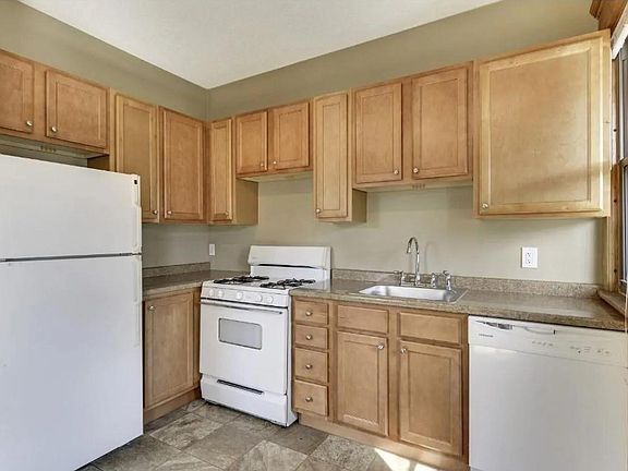 3rd image of 108 Cleveland Ave S APT 4