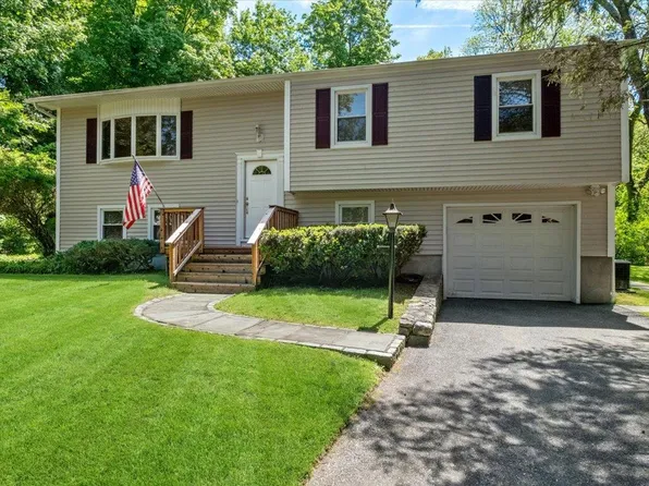 14 Abraham Gunn Memorial Drive, Cortlandt Manor, NY 10567